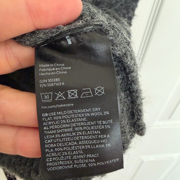 H&M Sweater - Picture 4 of 4
